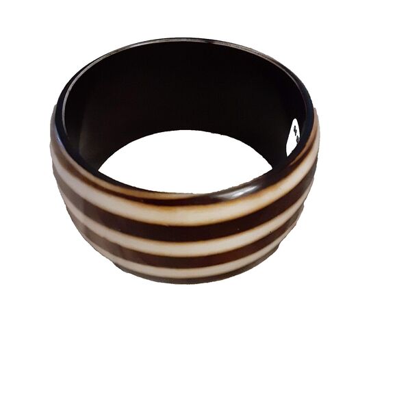 NWT brown cream natural tones cuff bracelet 1.5"X3" resin - Picture 2 of 2